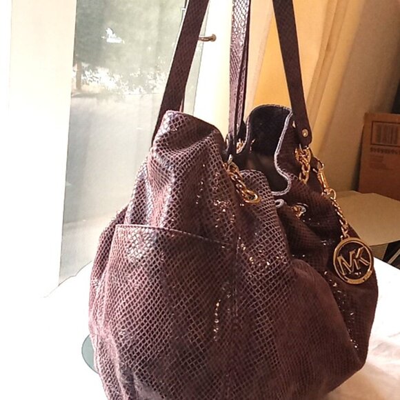 Stunning Michael Kors Purple Suede Shoulder Bag With Chain Detail EUC - Picture 4 of 8